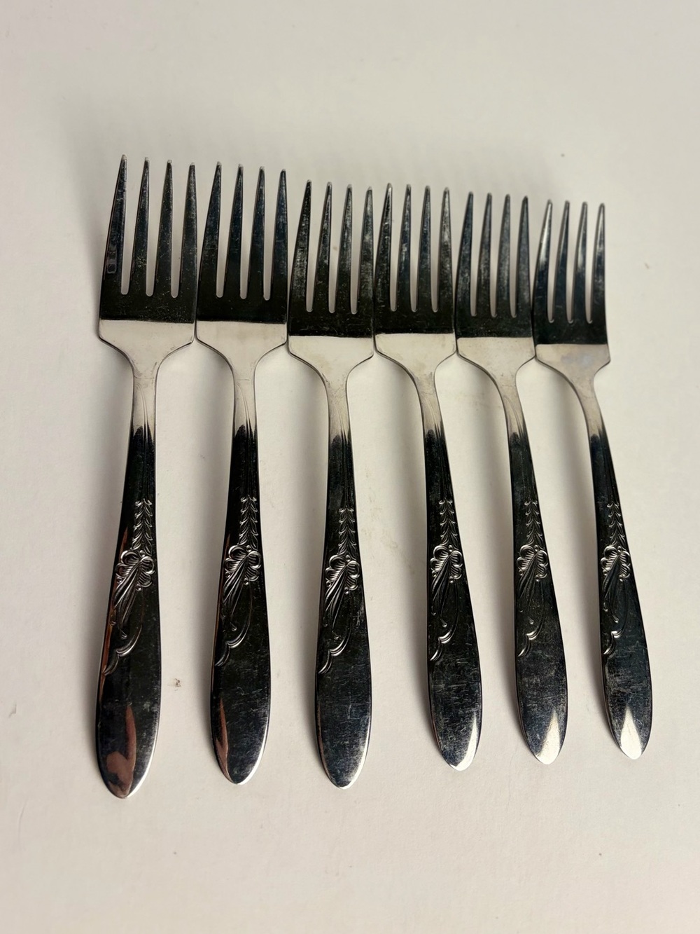 Lot Of 8 HB Co Stainless Everglo Salad Forks 5 7/8" USA flatware Floral Design